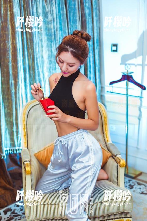 GIRLT果团网 - 资源分享：little贝壳喵的修女写真，谁能抗拒？