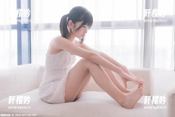 喵糖映画最新图包：湿润微凉的清新气息，让人忍不住想要探索更多。