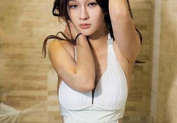 TuiGirl推女郎 – 艾栗栗的吊带写真：轻松、调皮，绝对刷新你的视觉期待！