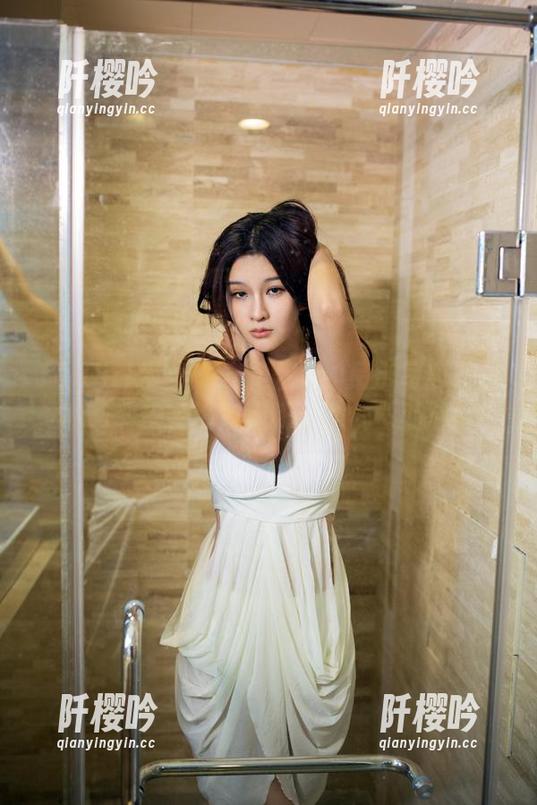 TuiGirl推女郎 - 艾栗栗的吊带写真：轻松、调皮，绝对刷新你的视觉期待！