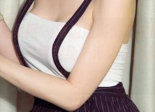 UGirls尤果网 – 海边漫游：跟着陈柳溪的套图，分享如何变身‘海边小精灵’错位了也要美！