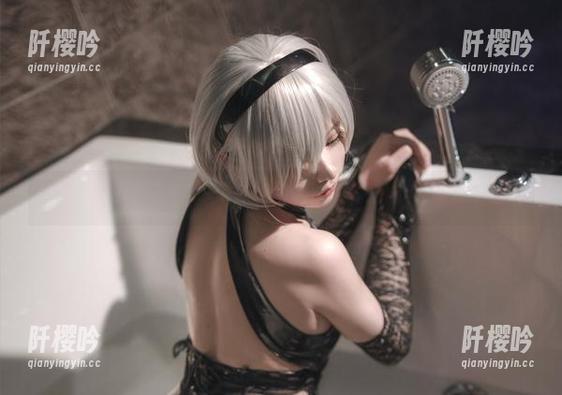 靡烟旗袍下的Uki雨季私房时光，随意又迷人