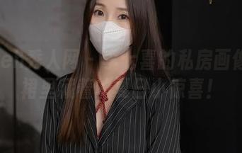 Xiuren秀人网 – 李七喜的私房画像：短裙里藏着的夏日小惊喜！