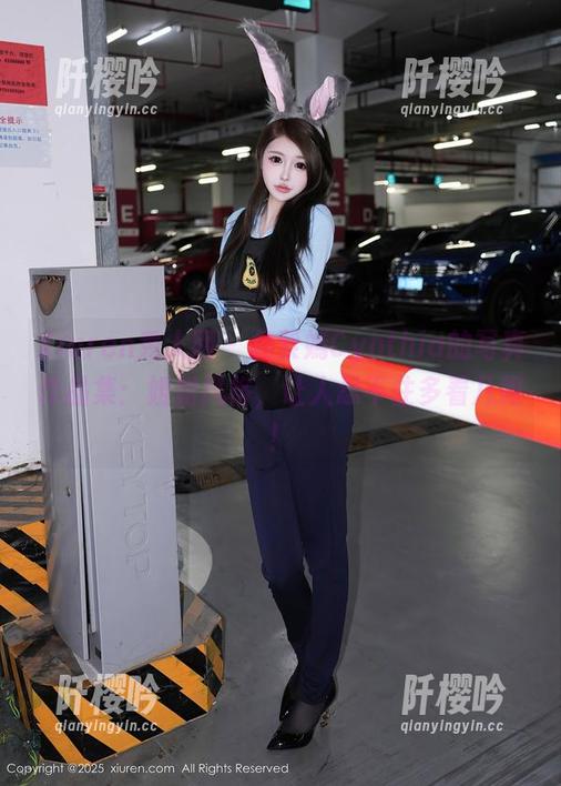 Xiuren秀人网 - 杨紫嫣Cynthia的写真作品集：姐姐风格，让人忍不住多看几眼！