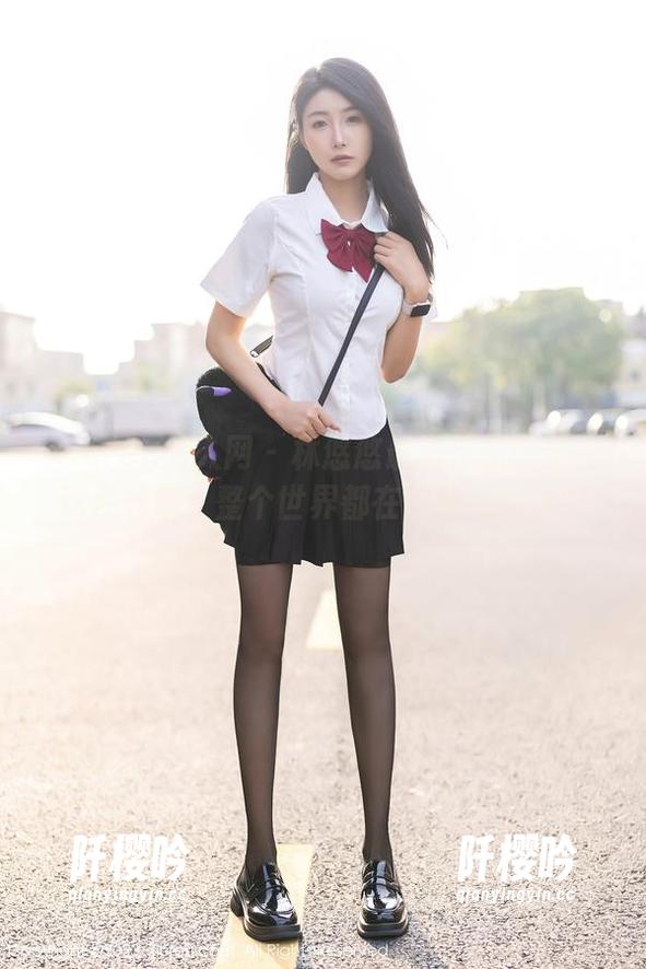 Xiuren秀人网 - 林悠悠最新作品：穿上这件礼服，整个世界都在你的掌控之中