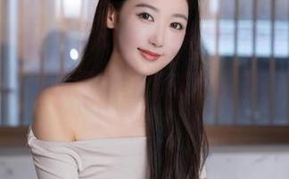 Xiuren秀人网 – 作品分享：苏苏阿的白衬衫，让我瞬间想到了披萨，等会儿干饭去！