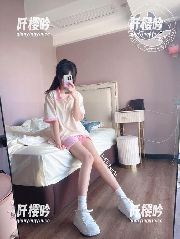 at鲨鱼 at鲨鱼的天台写真,分享给你们,感觉好似云端漫步,别说,我有点羡慕!