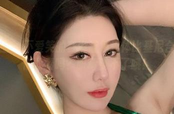 微密圈 – 不爱笑的赛琳蓝色连体比基尼合集：你敢看吗？眼睛受不了哦！