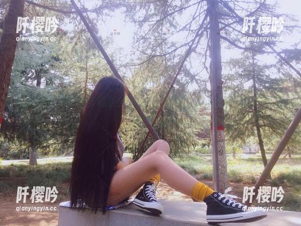 丝月神 微密圈 - 堆堆袜和匡威的绝妙搭配!丝月神最新写真集相约你
