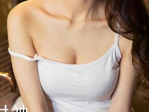 克拉女神 – 姜璐旅拍图包大揭秘：每一张都像是在说：‘快来帮我拿行李啊，我要享受美丽生活！’
