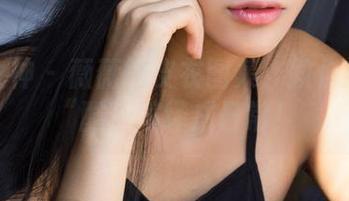 克拉女神 – 薇薇的皮衣图集：教你如何将“酷”演绎成日常！