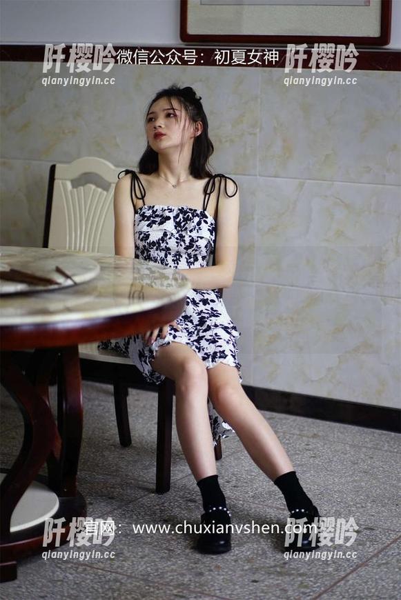 初夏女神-点点 初夏女神 - 点点的职业装写真,让我意识到无圣光也能发光,只要我捡到对的穿搭!