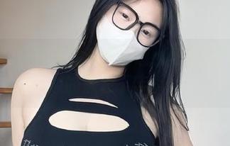 微密圈 – 图库中的高清诱惑：可爱的肉巴和她的黑色丁字裤