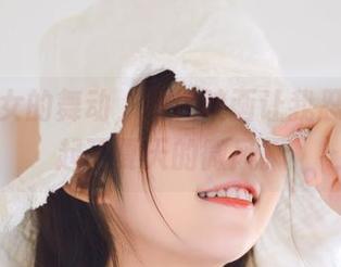 白裙少女的舞动，喵糖映画让我忍不住想起了夏天的微风。