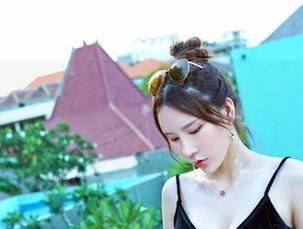 嗲囡囡 – 校服图片里的SiByl李思宁，默默在告诉我：我的青春就藏在那颜色里！