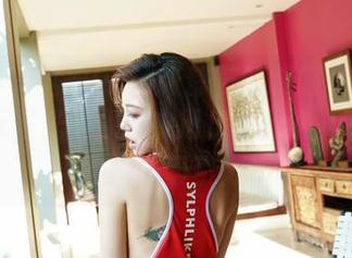 嗲囡囡 – 这次luna张静燕的制服我直接嗑了，无圣光的原图中透出点什么，有种说不出的吸引力。