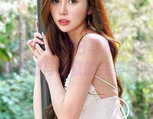 嗲囡囡 – 章芃芃的夏日写真：这一套图简直是热辣与幽默的完美结合！
