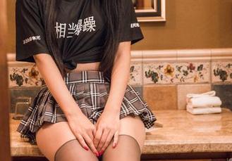 头条女神 – 图库里的尹菲，居家也风情万种，下载带回家！