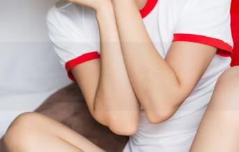 头条女神 – 定制的黑蜜连体衣，张梓然轻松撩动你我心弦。