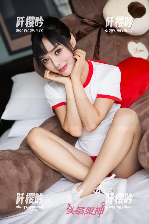 头条女神-张梓然 头条女神 - 定制的黑蜜连体衣,张梓然轻松撩动你我心弦。