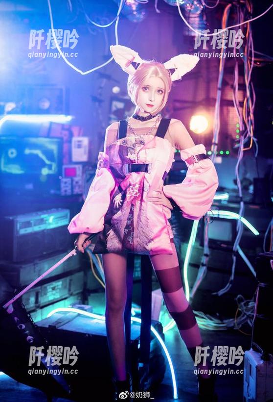 奶狮不咬人 奶狮不咬人的写真精选:嫦娥如梦,唯有月光为伴。