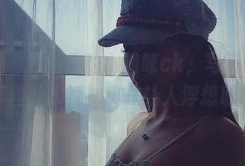 微密圈 – 泳池里的小猫咪ck，写真资源中那丝丝水汽，真是让人浮想联翩