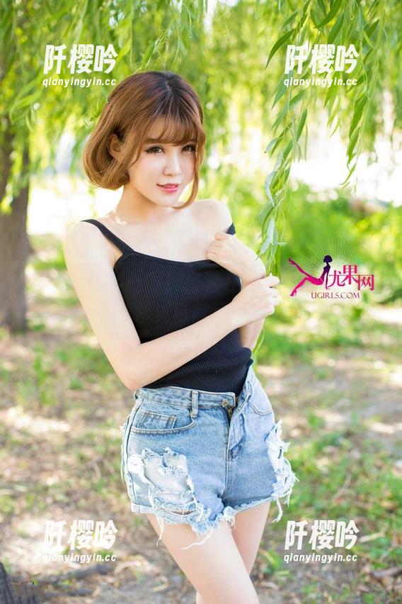 尤果网-含含 尤果网 - 别眨眼!含含在天台的图包全套,错过可就亏大了!