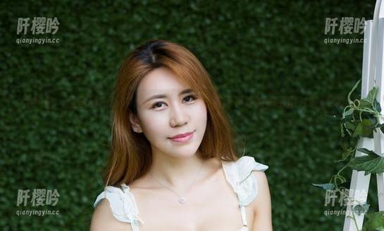 尤物馆-孟狐狸FoxYini 尤物馆 - 孟狐狸FoxYini的短裙系列,免费下载的美丽图片等你来欣赏!