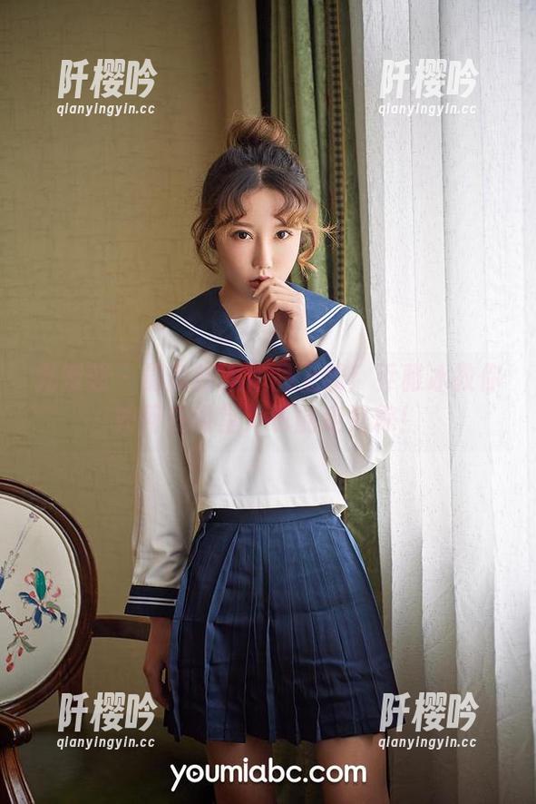 尤蜜荟 - 最新校服作品上线！乔雅冰教你如何在课堂外也能走秀粽！