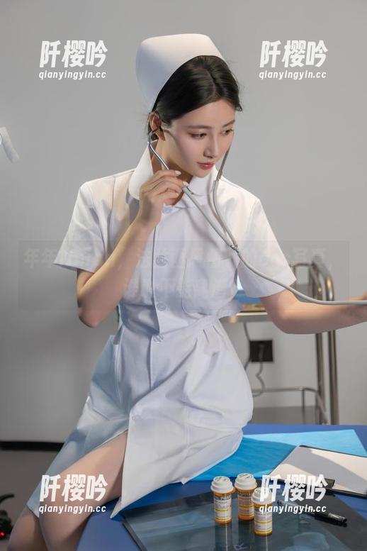 年年Nnian，法兰西风情下的cos写真，谁说不能离谱？