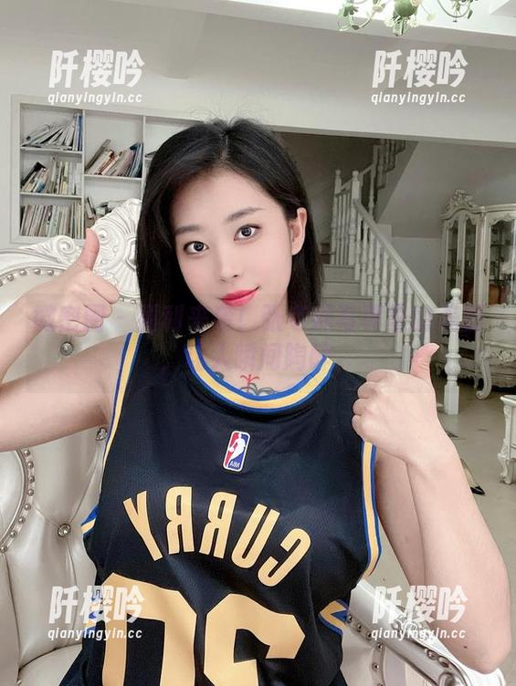 张老师 微密圈 - 福利来袭!张老师写真里的美腿,让人瞬间陶醉。