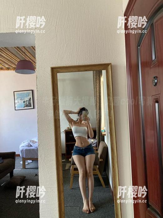 文茜cool 微密圈 - 牛仔短裤大揭秘,文茜cool写真中的那些迷人瞬间!