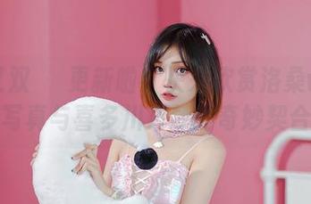 网盘又双叒叕更新啦！快来欣赏洛桑w伊梓的写真与喜多川海梦的奇妙契合！