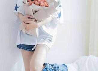 物恋传媒 – 我觉得菜菜这礼服就是个大亮点！原图太魔性，得下载！