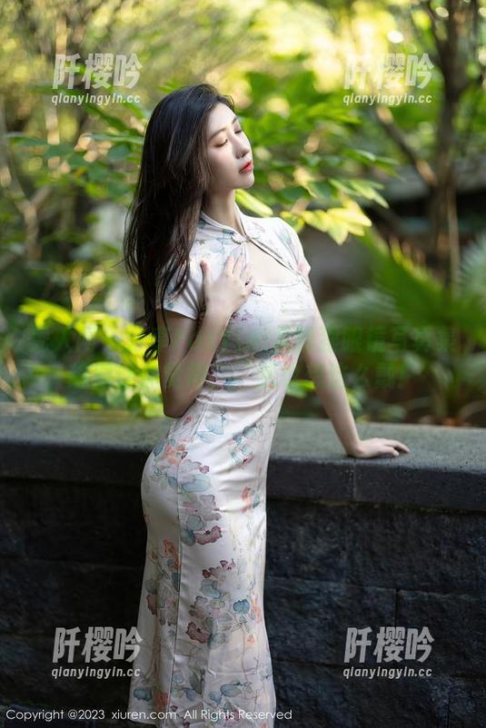 秀人网-FoxYini孟狐狸 秀人网 - 分享FoxYini孟狐狸眼镜写真集,绝对让你觉得,‘我也想这么戴!’