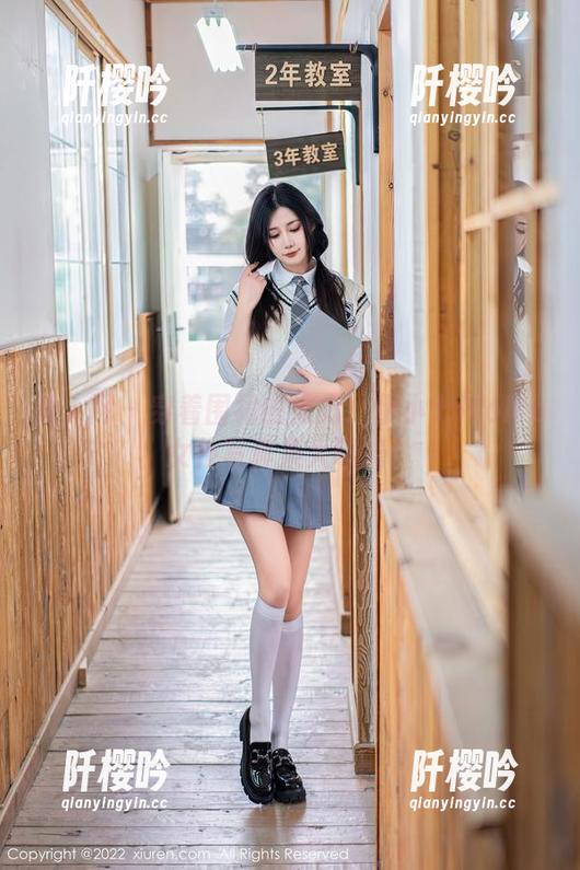 秀人网-伊小七MoMo 秀人网 - 穿着围裙的魔力:伊小七MoMo女仆写真集大曝光!