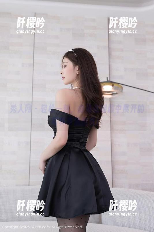 秀人网 - 轻松一刻，俞漫在制服中展开的写真奇遇图包！