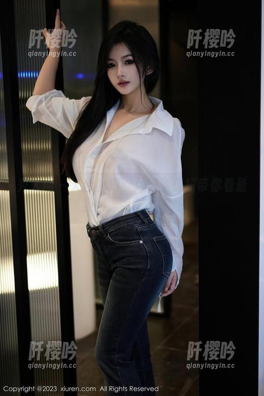 秀人网-月野兔美妞 秀人网 - 天台俯瞰:月野兔美妞带你看最新美图,绝对不眩晕!