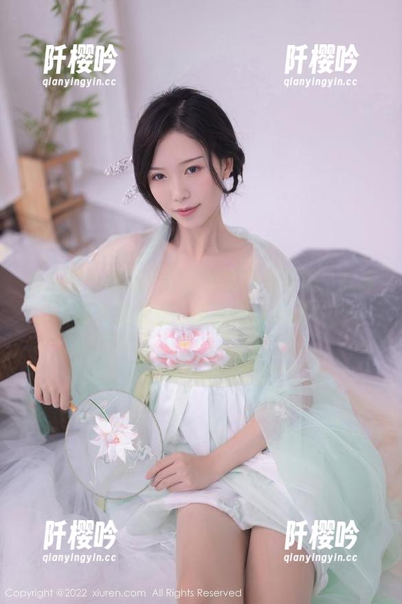秀人网 - 最新！汐汐爱吃草莓写真，女孩与风的舞蹈，真想现场围观！
