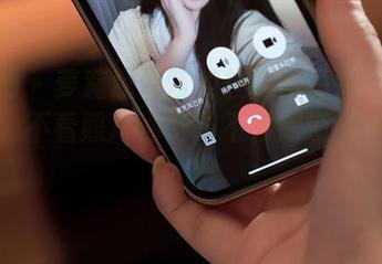秀人网 – 萝莉悠悠酱的校园写真定制：我保证，不看照片你绝对不会知道她还会做作业！