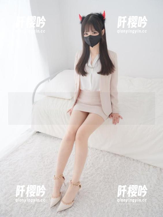 紧急企划 - 看小恩的美腿图片，瞬间放下身边的薯片，太心动了。