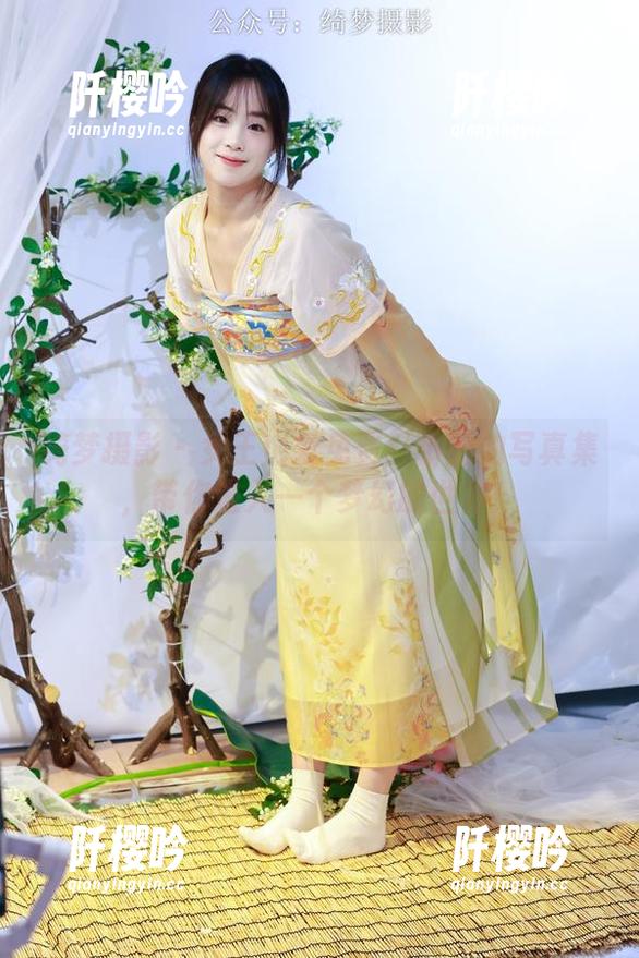 绮梦摄影-小莉 绮梦摄影 - 女王也爱免费!小莉的写真集,带你进入一个梦幻的世界!
