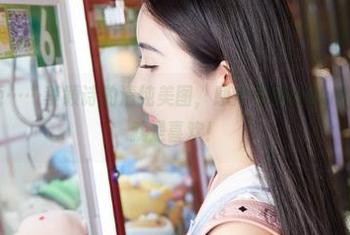 蜜桃社 – 呃……李颖诗的清纯美图，感觉有点小awkward，但就是喜欢！