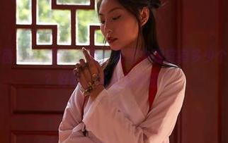 蜜桃社 – 露西Lucy瑜伽全套：原图中到底有多少个扭曲的瞬间？好吧，还是先别扭了。