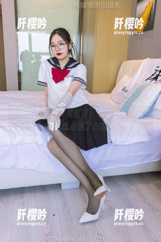 袜啵啵-小淳 袜啵啵 - 黑白渐变丝袜:小淳的合集,不小心就点燃了想象力