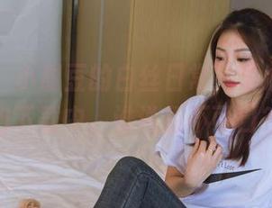 袜啵啵 – 小甜豆的白丝日常，爱心印花图包下载中，谁说甜不可口？
