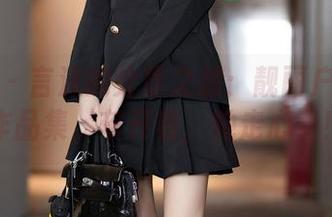 语画界 – 言沫的分享之旅：靓丽户外车模作品集，车开着，她走心着！