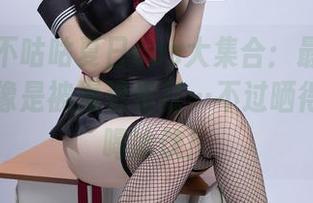 阿九从不咕咕夏日cos大集合：最新作品，心情像是被海浪拍打…不过晒得我好想喝冰饮！