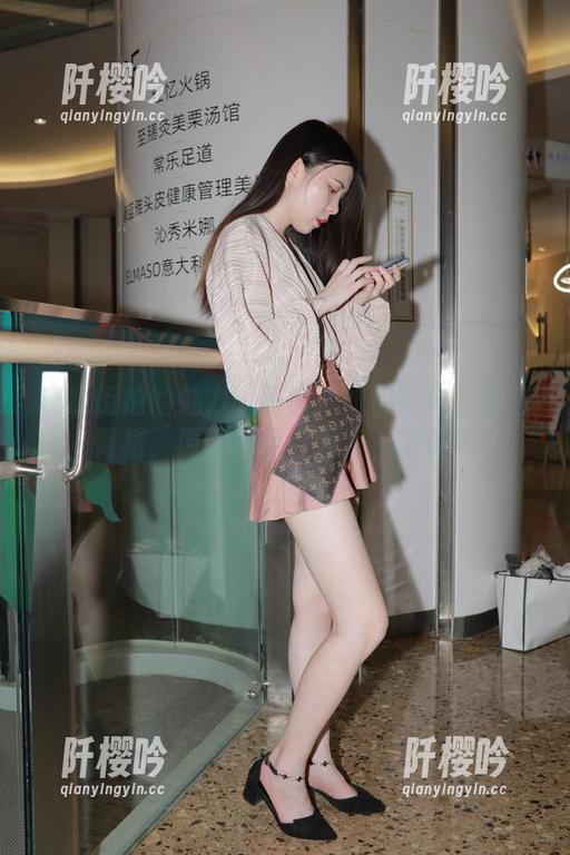 魔镜街拍 魔镜街拍的魅力:看小姐姐们在户外的包臀裙,原图下载带回家,真香!