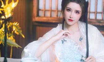 私房原图：鹿八岁baby穿红裙，就像打开了一个充满惊喜的宝盒，想知道后面还有些什么。